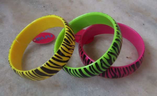 Pulseiras acrílico zabra