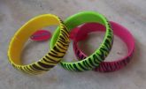 Pulseiras acrílico zabra