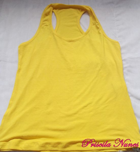 Blusa amarela nadador
